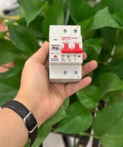 APTOMAT CẦU DAO TỔNG ĐIỀU KHIỂN QUA WIFI TUYA CÓ ĐO CÔNG SUẤT TIÊU THỤ ĐIỆN SHP-IO1